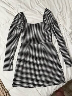 Black & White Houndstooth Square Neck Long Sleeve Dress